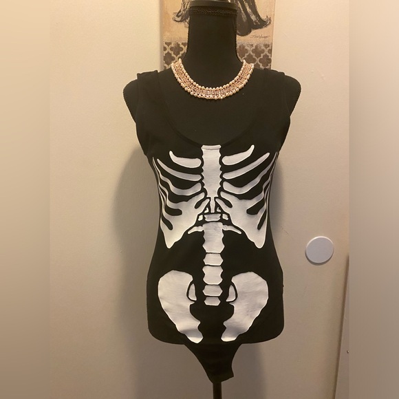 Black & White Skeletal Print playsuit - Picture 7 of 7